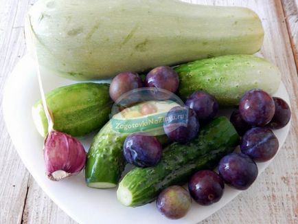 Asortați zucchini, castraveți și prune rețeta cu fotografie pas cu pas