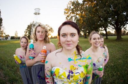 Elhagyott menyasszony egy nagy különbség ünnepli, és elpusztítja esküvői ruha