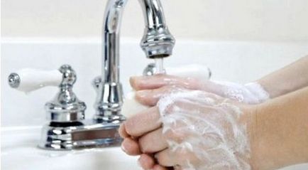 A mosás szerelőhab - tisztítja a kezét és a ruhákat