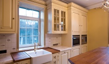 Design de interior de bucătărie în stil neoclasic cu opțiuni de fotografie și design
