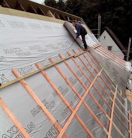 Care este utilizarea unui impermeabil acoperiș înclinat