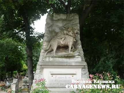 Prieteni de istorie și monumente dedicate câinilor