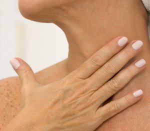 Laxitatea pielii la nivelul gâtului, cauzează și cum se elimină flambibilitatea pielii gâtului