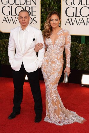 Jennifer Lopez ismét készen áll, hogy hozott egy esküvői ruha