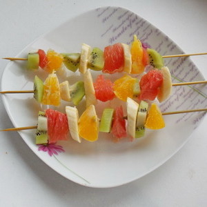 Fructe shish kebab