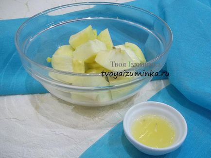 Фруктовий шашлик з яблук на шпажках в духовці, покроковий рецепт з фото