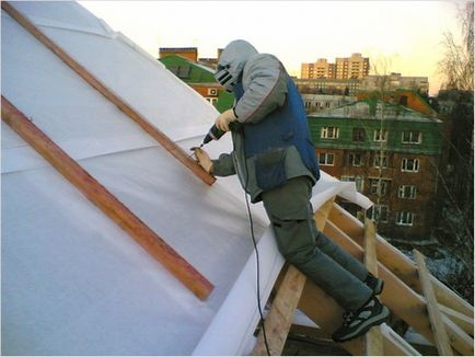 Hidroizolarea acoperișului casei pentru metal și foi profilate cum să alegi impermeabilizarea pentru frig