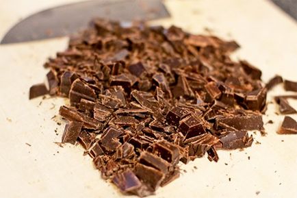 Ciocolată caldă într-un cuptor cu microunde de ciocolată și nutelă