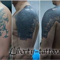 Corectarea tatuajelor în studioul Liberty