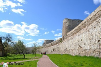Ізборських фортеця в старому Ізборську