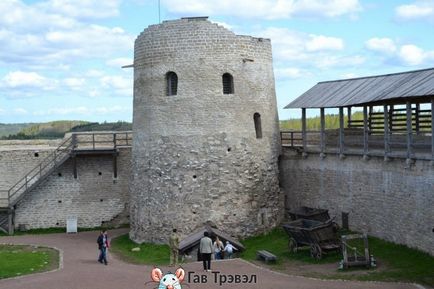 Cetatea Izborsk din vechiul Izborsk