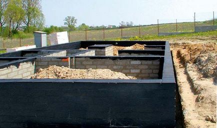 З чого краще робити фундамент з бетону, бетонних блоків або шлакоблоків