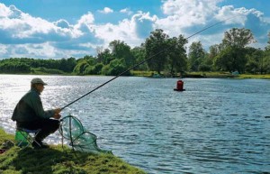 Cum să faci o tijă de pescuit pe distanțe lungi