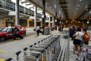 Cum se ajunge de la aeroport la Hong Kong și înapoi