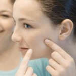 Cum sa scapi de cicatrici de acnee (3 proceduri, 8 retete)