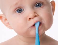 Як навчити дитину чистити зуби, світ без шкоди