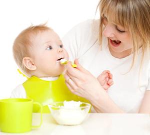 Cum să înveți un copil să mestece o problemă de urgență alimentară solidă