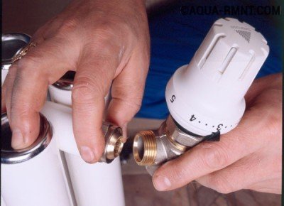 Hogyan lehet csatlakoztatni a termosztát radiátorok - Szerelés