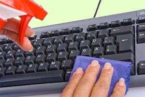 Як правильно чистити клавіатуру
