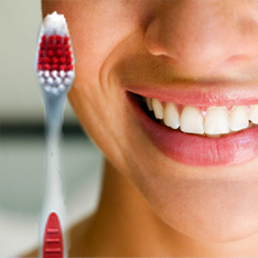 Cum să vă spălați dinții după implantare