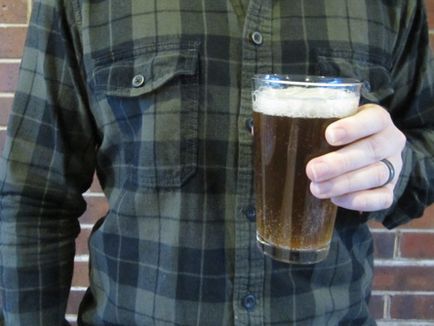 Як правильно наливати пиво