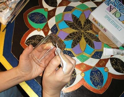 Hogyan kell festeni a gyertya ólomüveg festékek mesterkurzus