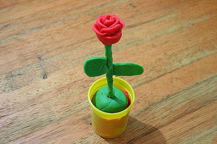 Як зробити з пластиліну троянду і порадувати маму