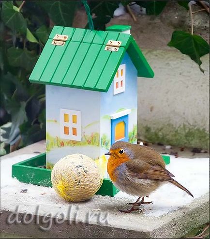 Cum să decorezi un alimentator de păsări, o casă cu pictura cu guașă