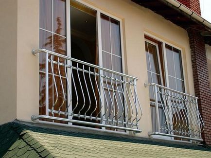 Cum arată un balcon francez, exemple de fotografii, ferestre și uși franceze pe balcon, fotografie