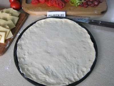 A klasszikus recept olasz pizza kolbásszal - lépésről lépésre recept, hogyan kell főzni fotókkal