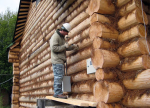 Конопатка дерев'яного будинку способи закладення швів