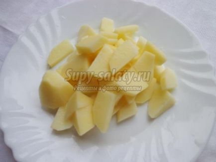 Piros leves húsgombóccal (piros borscs knédlivel fotó) Piros leves húsgombóccal