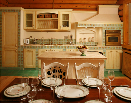 Konyha-nappali és egy konyha-étkező egy fából készült ház