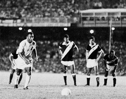 A legendás labdarúgó-válogatott brazil Pelé (Brazília) A legendás labdarúgó Pelé: Brazília