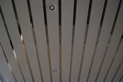 Tavane metalice suspendate video-instrucțiuni pentru instalarea șinelor metalice prin mâinile lor, foto