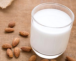 Мигдальне молоко рецепт і користь