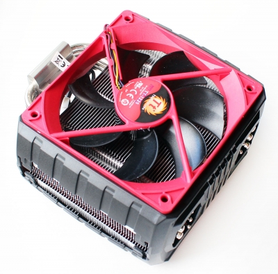 Moda pentru două ventilatoare fan-uri ph-tc12dx și thermaltake nic c5