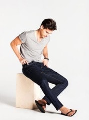 Чоловічі літні джинси - як вибрати, чи варто підвертати в спеку