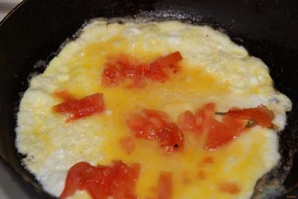 Омлет з шинкою і помідорами рецепт з фото