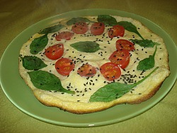 Пишний омлет з помідорами і зеленою цибулею (рецепт)