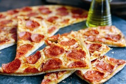 Pizza a mikrohullámú - a recept egy fotó