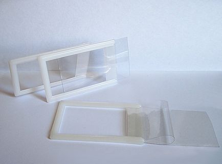 Capac din plastic pentru cartela de plastic, insigna si cartea de calatorie