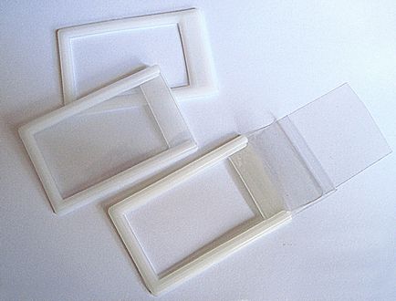 Capac din plastic pentru cartela de plastic, insigna si cartea de calatorie