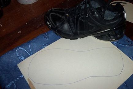 Pantofi împletite din ziare (țesut din ziare) Pantof împletit din ziare