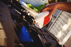 De ce uleiul din motor spumă din câteva motive populare - pulsul dvs. auto