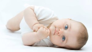 De ce nou-născuții au pleoape roșii, mame despre copii