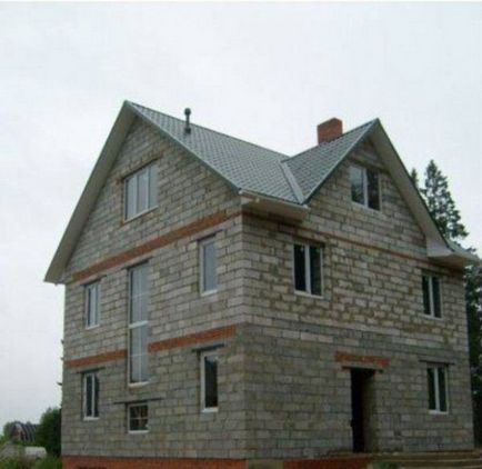 Construiți o casă dintr-un bloc de ciment cu propriile mâini, făcând blocuri la domiciliu, clădire