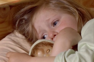 Дитина 2 роки погано спить вночі - які причини і що робити