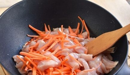 Rețetă fidea wok cu pui pas cu pas cu fotografii, valoare calorică