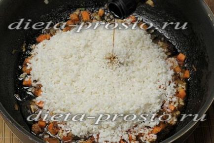 Рис з соєвим соусом і овочами